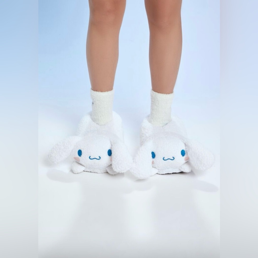Forever 21 x Plush Cinnamoroll House Slippers